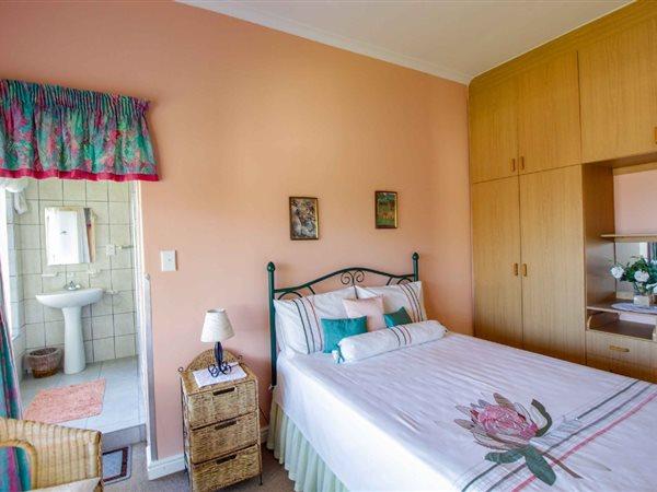 5 Bedroom Property for Sale in Wavecrest Eastern Cape